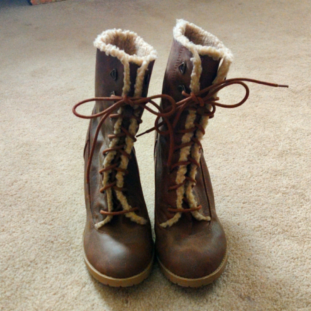 American eagle size 8 color brown